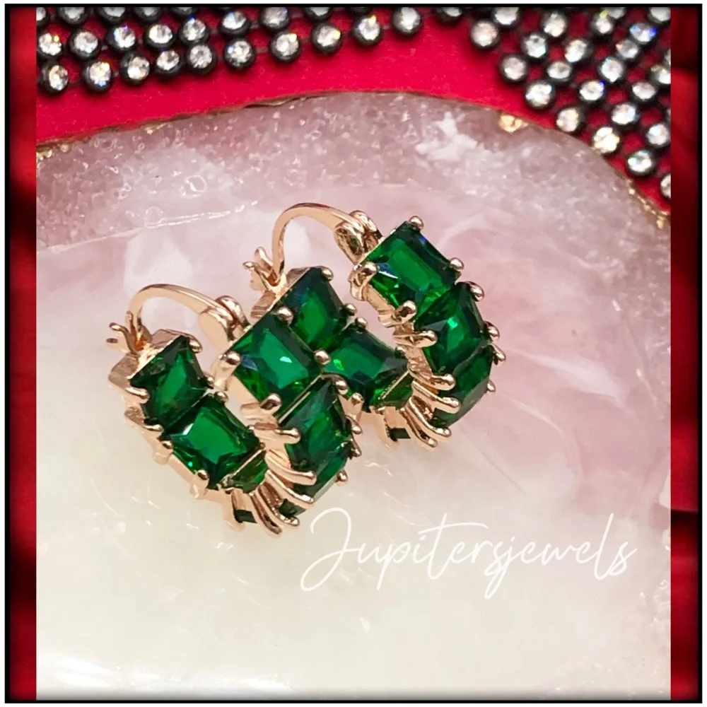 New 14k gold simulated emerald green 8g square princess chunky huggie earrings